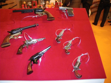 La verdad es que yo no se si podre ir aunque haria todo lo posible, pero podriamos organizar una kedada 110