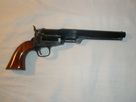 Hola a todos:
Como dije hace algún tiempo sigo vendiendo la colección de réplicas de Uberti.
Están todos 32