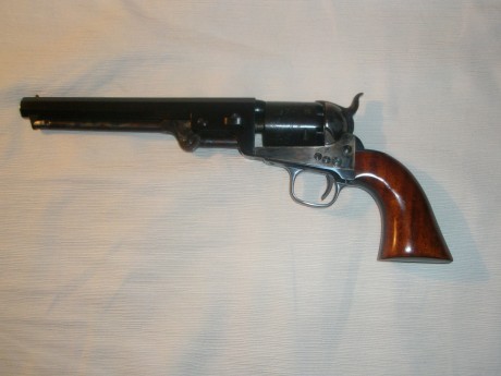 Hola a todos:
Como dije hace algún tiempo sigo vendiendo la colección de réplicas de Uberti.
Están todos 31