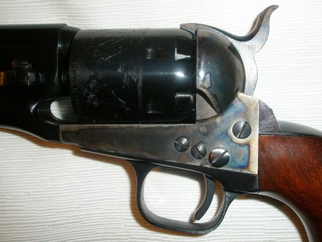 Hola a todos:
Como dije hace algún tiempo sigo vendiendo la colección de réplicas de Uberti.
Están todos 40