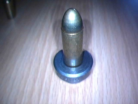 Una pregunta al foro.

¿Que shell holder usaremos para las vainas del 9 largo.?

¿cual es el mejor DIE? 20