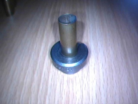 Una pregunta al foro.

¿Que shell holder usaremos para las vainas del 9 largo.?

¿cual es el mejor DIE? 30