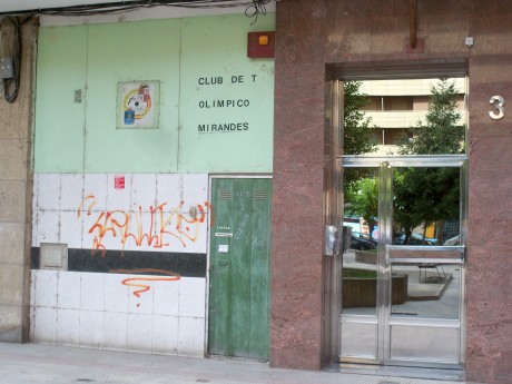 Hola . Estamos discutiendo el forero , joselu y yo , si se puede tirar en una finca rustica de su propiedad 110
