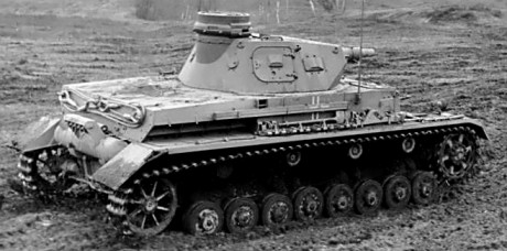 Es una maqueta pero es la mejor foto que pude encontrar de una trasera de éste carro.
Me intriga mucho 10