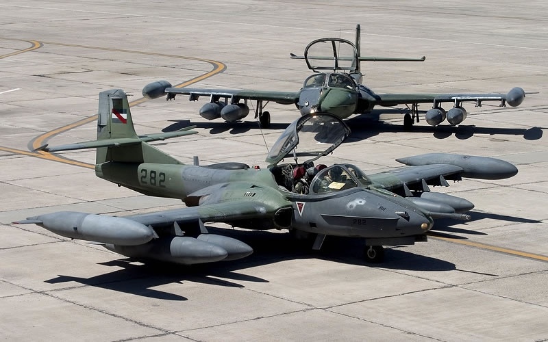 recientemente han salido numerosas noticias sobre el gran interés de la USAF y la USN, por aviones ligeros 132