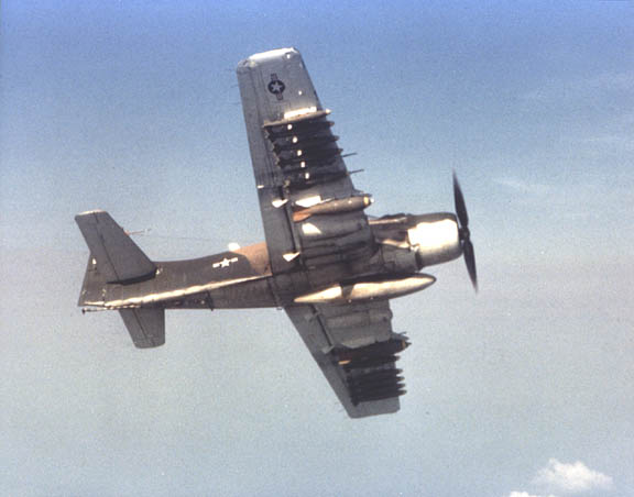 recientemente han salido numerosas noticias sobre el gran interés de la USAF y la USN, por aviones ligeros 131