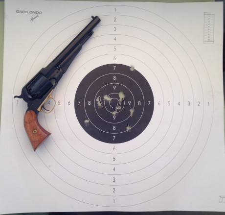 Estimados compañeros:
En mis ensayos por la busqueda del mejor revolver en mis manos para la prueba de 00