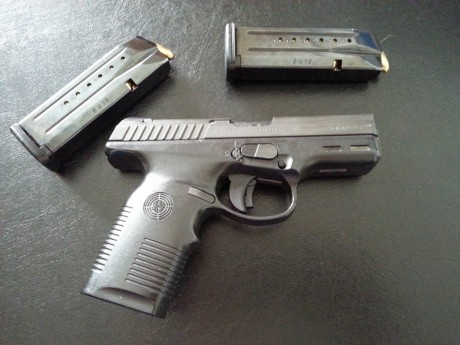 Pues eso, aqui os presento a mi Steyr M9 de primera generacion, decir de ella que (no es porque sea mia 00