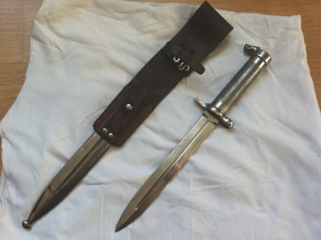 Vendo bayoneta con vaina y tahali de cuero para Mauser sueco Carl Gustaf. En perfecto estado y completos.
 00