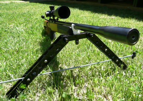 Vendo bipode hecho por un manitas, ligero, de metacrilato, resistente, fácil de regular y muy estable.Tornillería 31