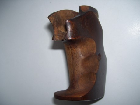 vendo cachas para revolver Smith & Wesson 686 anatomicas 

son para mano mediana -grande 

65 euros 10