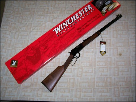 Hola esta el la NORINCO JW 21  se trata de una copia china del  wínchester 9422  en calibre .22 LR, 70