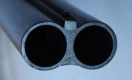 escopeta Horizón 700  (Fabricada por armas Garbi),  calibre 12-70, gatillo articulado, maderas de nogal, 01