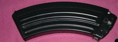 Se venden estos artículos para el vz58:

- Guardamanos de plástico, estado nuevo (30 euros).
- Cargador 01