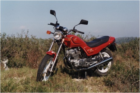 Buenas.

He abierto este post para que todos los foreros a los que nos van las motos podamos compartir 72