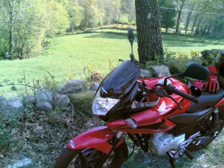 Buenas.

He abierto este post para que todos los foreros a los que nos van las motos podamos compartir 80