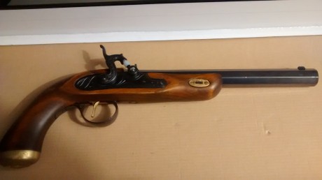 Pues eso, vendo pistola avancarga ardesa modelo pioneer, calibre .45 . Buen estado de madera y metales, 02