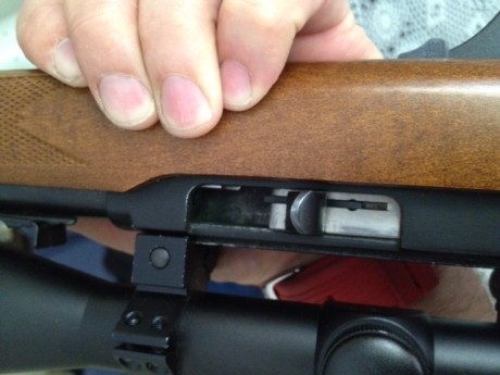 Vendo esta carabina semiautomática marca Marlin del calibre 22 LR. Tiene muy pocos disparos realizados. 10