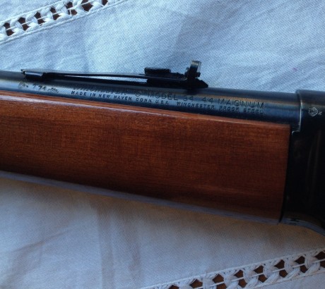 Hola a todos compañeros.
Vendo mi Winchester modelo 94 en calibre 44 magnum.
Lo vendo por falta de uso 00