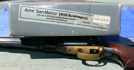   VEDO LOTE DE REVOLVER Y PISTOLA: REVOLVER REMINGTON 1858 en Cal. 44 + PISTOLA DIKAR/JUKAR en Cal. 45 00