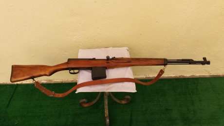 HOla a todos!

Tengo un amigo que posee un Tokarev algo diferente a los que yo tengo visto y me gustaría 01