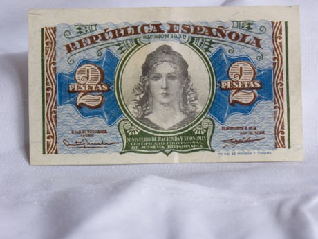 Pues nada queria saber ai algun forero comparte conmigo esta afición a las monedas.

Llevo muchos años 140