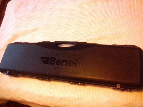 VEndo un maletín para repetidora marca Benelli, también vale para Beretta y otras marcas.
Está sin usar, 02