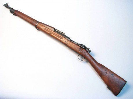 Hace unos días encontré por casualidad en una web extranjera un arma a la venta que hacía muchos años 151