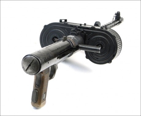 Hace unos días encontré por casualidad en una web extranjera un arma a la venta que hacía muchos años 72