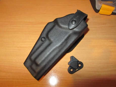  IMG_1843.JPG Vendo funda Safariland para Beretta 92. El estado es totalmente nuevo, pues la funda no 02