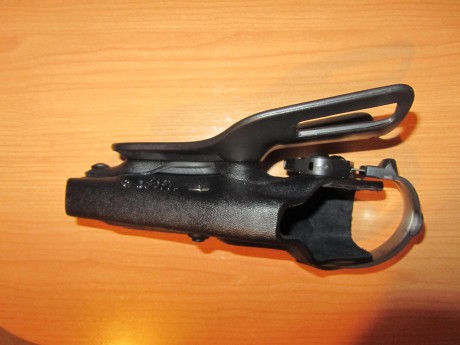  IMG_1843.JPG Vendo funda Safariland para Beretta 92. El estado es totalmente nuevo, pues la funda no 10