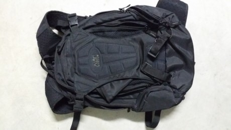 Cambio estas 3 mochilas, la negra y la azul están absolutamente nuevas, no se han usado jamás, la verde 02