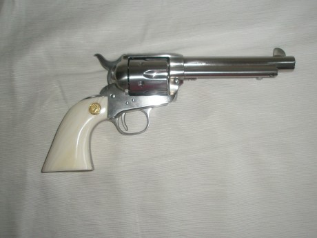 Hola a todos:
Como dije hace algún tiempo sigo vendiendo la colección de réplicas de Uberti.
Están todos 00