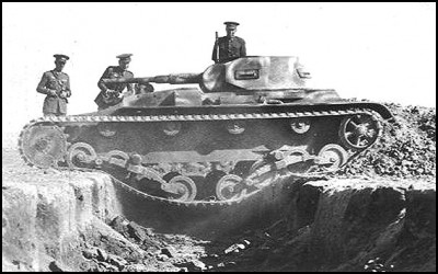 conocí este juego gracias un post de Pedazodeanimal

https://www.armas.es/foros/armas-y-videojuegos/juego-de-tanques-panzer-busco-t905052.html

¿alguien 51