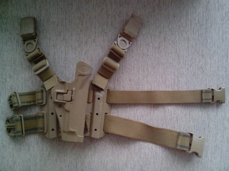 Vendo funda táctica de pernera  Blackhawk Serpa Level 2  para  Beretta 92  (también vale para  LLama mod. 02