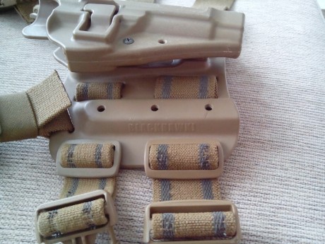 Vendo funda táctica de pernera  Blackhawk Serpa Level 2  para  Beretta 92  (también vale para  LLama mod. 01