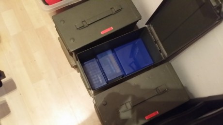Buenas,dispongo de cajas metalicas originales del ejercito,muy practicas para guardar municion,material 11