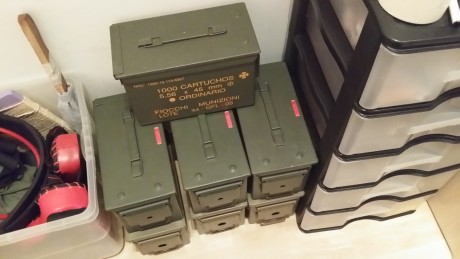Buenas,dispongo de cajas metalicas originales del ejercito,muy practicas para guardar municion,material 10
