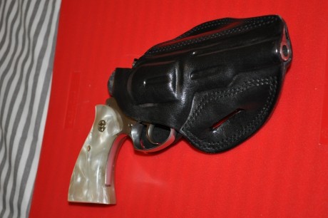 Hola,he abierto este hilo para que todos aquellos que tengais armas Españolas,podais lucirlas aqui con 51