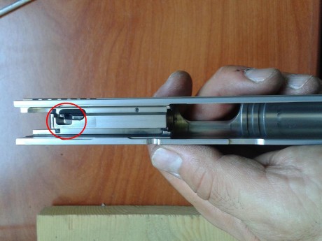 me ha ocurrido en 4 ocasiones en menos de 300 disparos.
el arma es nueva, esta limpia, la limpio después 70