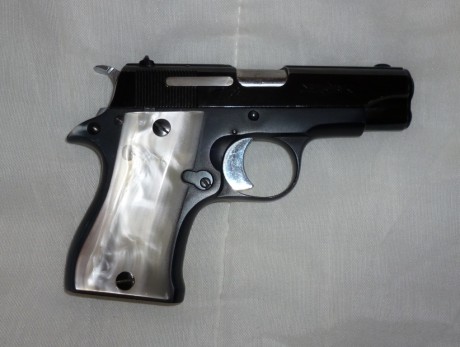 Se vende STAR DK 9 m.m. corto. Restaurada con cachas de nacar y cromo negro.
Precio 100 euros. Se encuentra 91