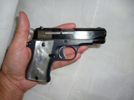 Se vende STAR DK 9 m.m. corto. Restaurada con cachas de nacar y cromo negro.
Precio 100 euros. Se encuentra 101