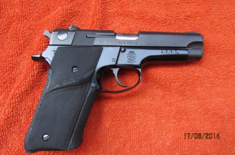 Buenas. Vendo pistola S&W calibre 9mm para modelo 59, en perfecto estado con un cargador y cachas 02