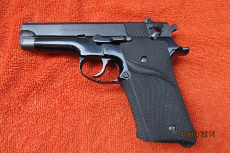 Buenas. Vendo pistola S&W calibre 9mm para modelo 59, en perfecto estado con un cargador y cachas 01