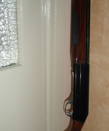 Vendo Benelli Centro repetidora, calibre 12/70 de 71cm de cañón, cinco polichock de casa y un briley  00