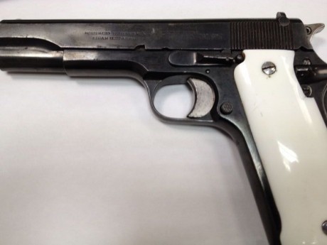 Sólo compro armas cortas con inutilización antigua para inscribir en el libro de coleccionista y que estén 30