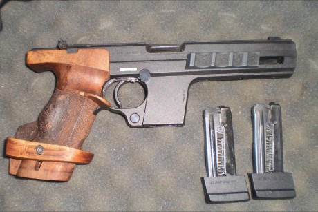 Hola  soy novato en este mundo estoy buscando un arma para intentar avanzar, ahora estoy usando un revólver 11