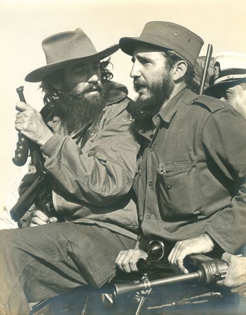 Fueron expertos? en una ocasión escuché que prefería el Che la carabina M1 americana al AK...  Y la pistola, 03