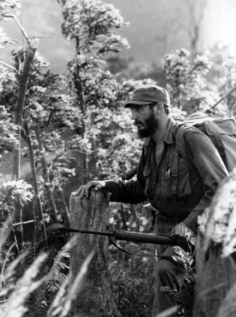 Fueron expertos? en una ocasión escuché que prefería el Che la carabina M1 americana al AK...  Y la pistola, 00