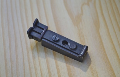 Vendo alza para rifle, regulación lateral y vertical por tornillos. 
Lleva cola de milano (8,7 mm de base) 00